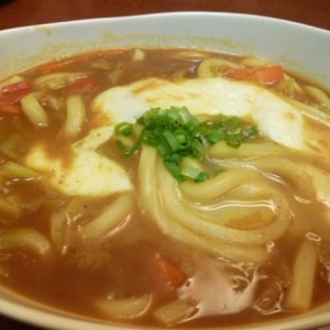 残りカレーでカレーうどん、モッツァレラチーズ乗せ♪